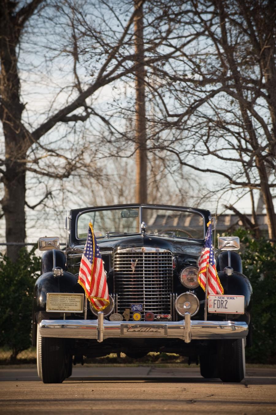  Cadillac V16 Presidential Convertible Parade Limousine by Fleetwood 1938 года  (фото 30 из 57)